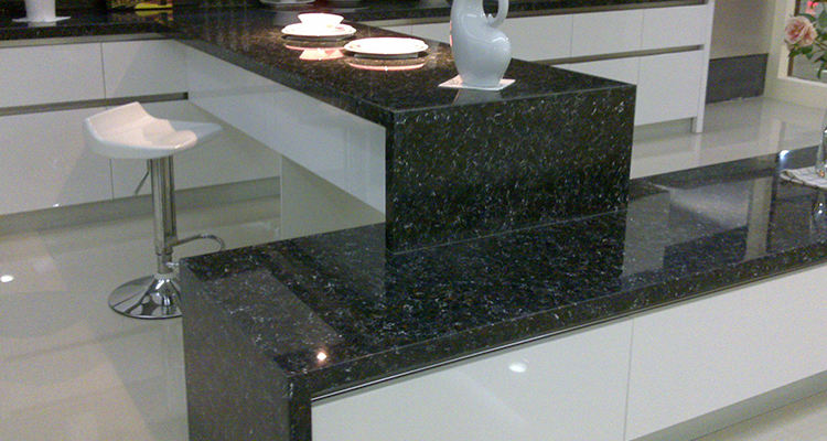 solid surface countertops vs granite سطح صلب كونترتوب مقابل الجرانيت