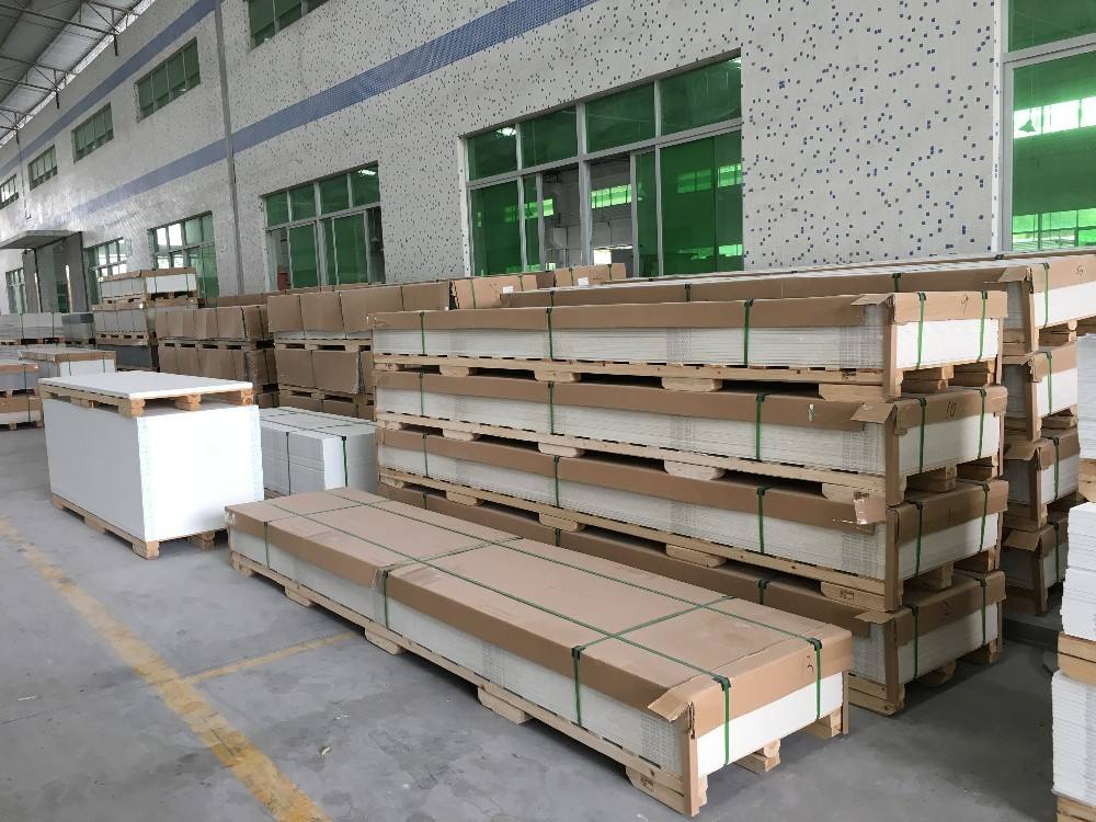 столешница с твердой поверхностью из формики