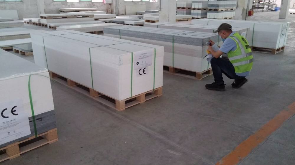 bancadas de superf&iacute;cie s&oacute;lida vermelha