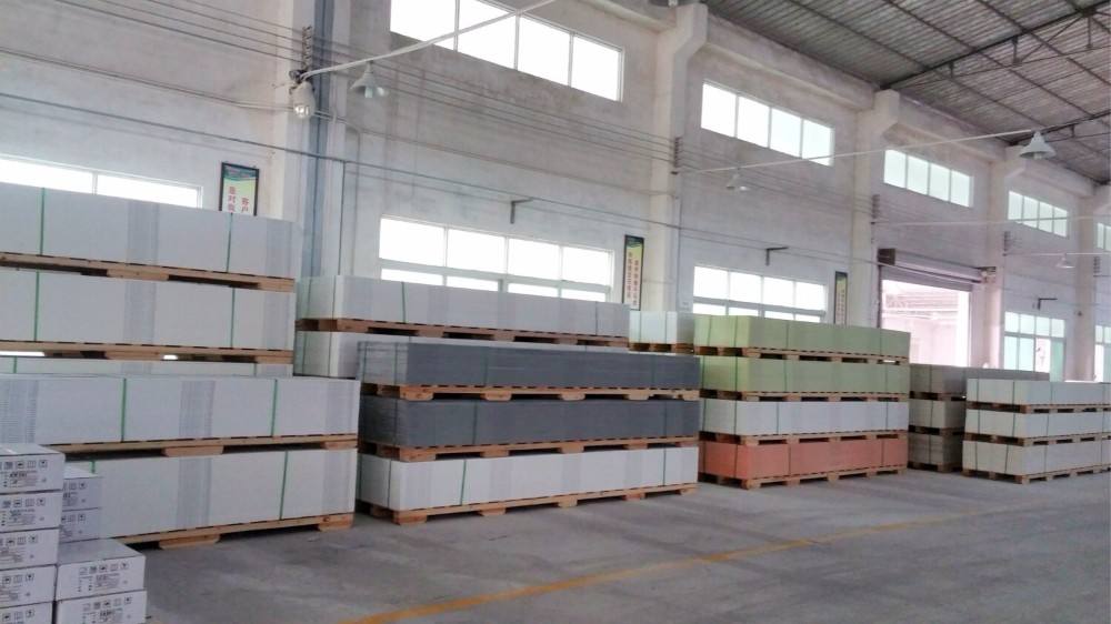 كونترتوب بيضاء صلبة